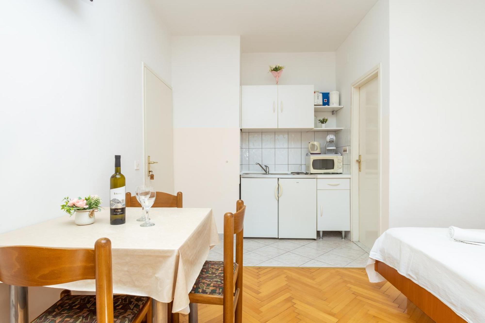 Apartment By The Sea Duce, Omis - 946 Duce